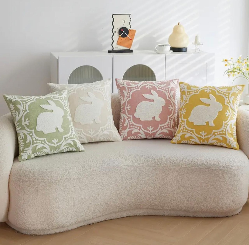 FORRO DE COJIN ROSADO CONEJO BORDADO 45X45CM