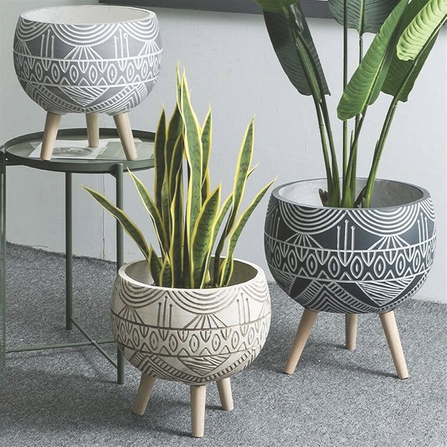 MACETA BEIGE OVALO BASES MADERA 37X43CM