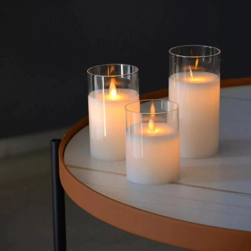 VELA LED CON CANDELABRO, A PILAS 3A"X3. 8X15CM