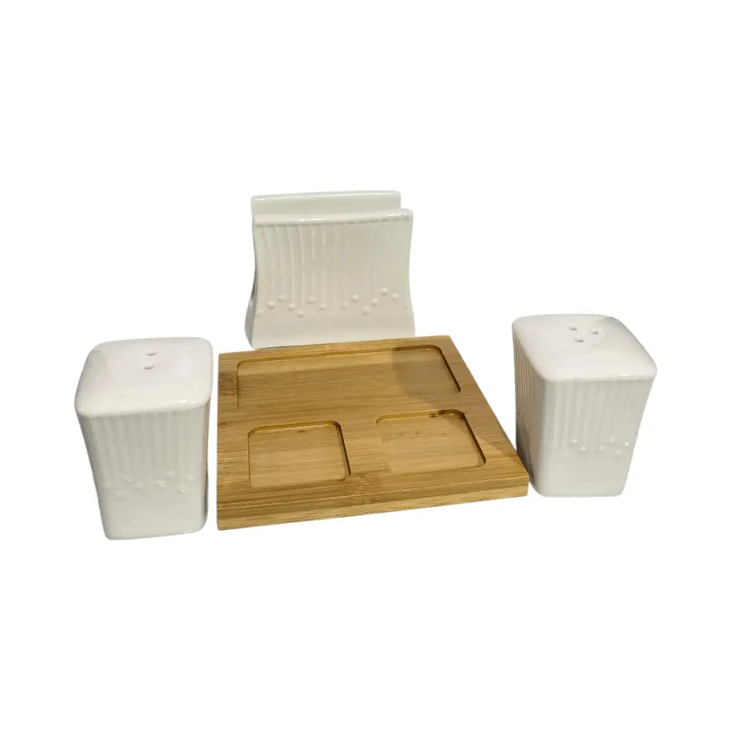 SET DE SALERO/PIMENTERO, SERVILLETERO DE PORCELANA, CON BASE DE BAMBOO. 13X12X8CM