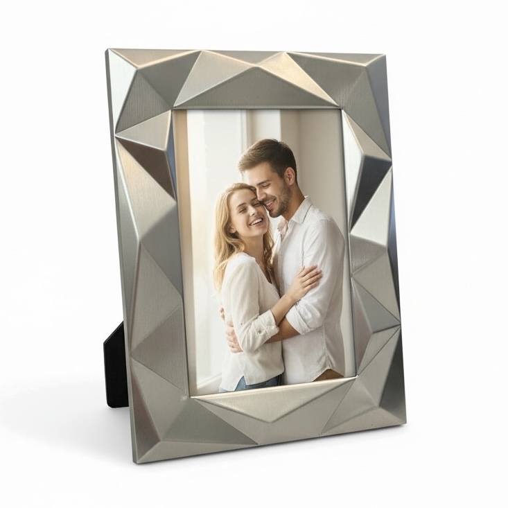 PORTA RETRATO PLATA CROMADO TRIÁNGULOS 4X6 14.8X18.8X1.8CM