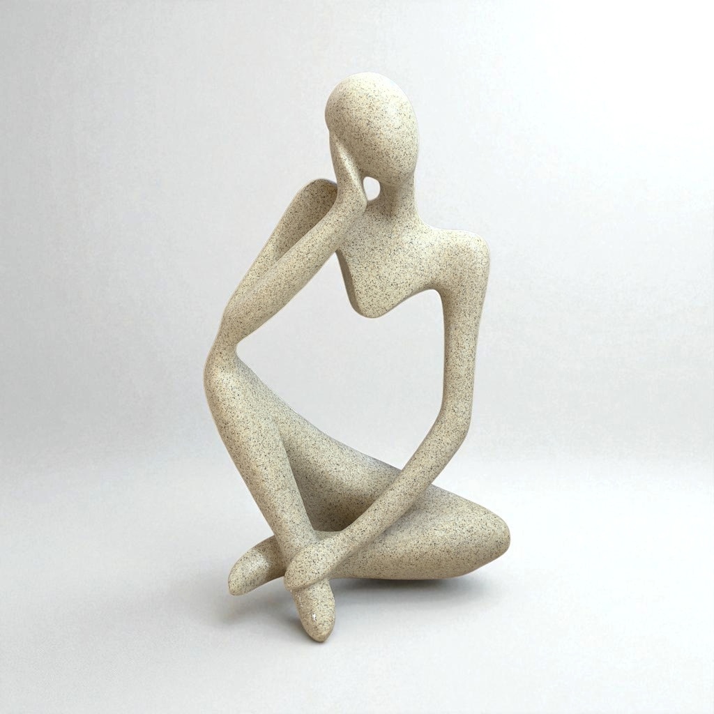 FIGURA SENTADA COLOR ARENA 14X10X21CM