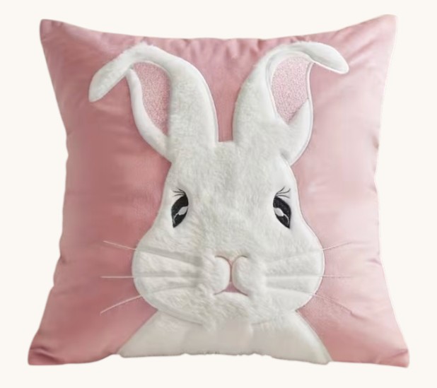 FORRO DE COJIN ROSADO CONEJA BORDADA 45X45CM