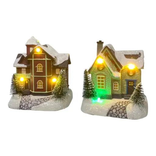 [6900153243054] CASA NAVIDEÑA PVC CON LUZ LED A PILAS 10X8X12CM